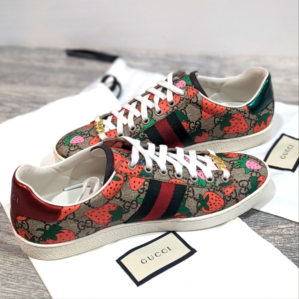 Gucci • 🍓 Strawberry Printed Sneakers
